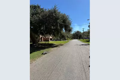 112 S Travis Street, Sweeny, TX 77480 - Photo 4