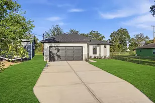 2522 16th St, Hempstead, TX 77445 - Photo 2