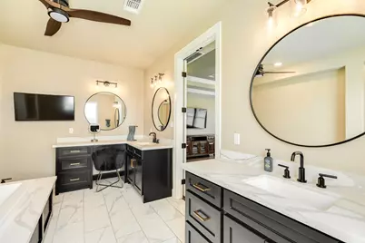 838 Oak Ridge Drive, Angleton, TX 77515 - Photo 22