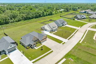 838 Oak Ridge Dr, Angleton, TX 77515 - Photo 40