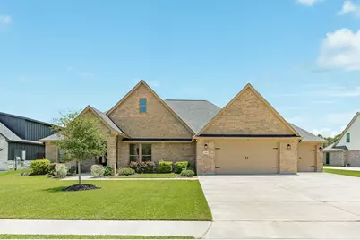 838 Oak Ridge Drive, Angleton, TX 77515 - Photo 2