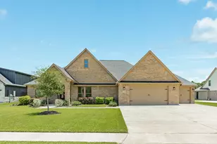 838 Oak Ridge Dr, Angleton, TX 77515 - Photo 2