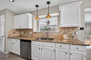2124 Bennigan St, League City, TX 77573 - Photo 12