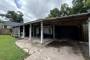 247 Hohldale St, Houston, TX 77022 - Photo 2