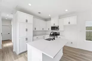 524 N 4th St, La Porte, TX 77571 - Photo 6
