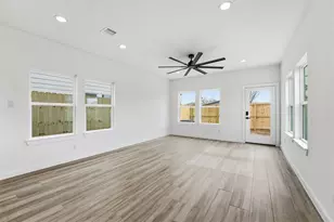 524 N 4th St, La Porte, TX 77571 - Photo 8
