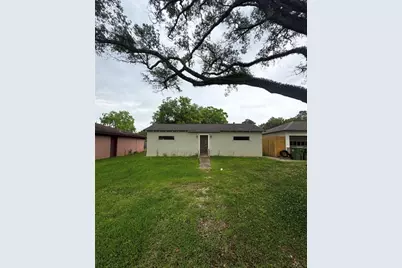 101 West St, Liberty, TX 77575 - Photo 1