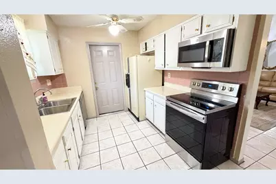 6230 Knollwest Drive, Houston, TX 77072 - Photo 8