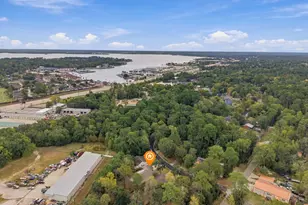 306 Sherwood Forest St, Conroe, TX 77316 - Photo 2