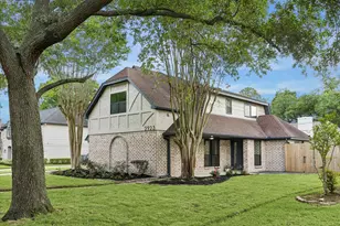 2923 Kenross St, Houston, TX 77043 - Photo 2