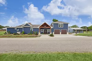 9203 Avenue G, Liverpool, TX 77577 - Photo 6