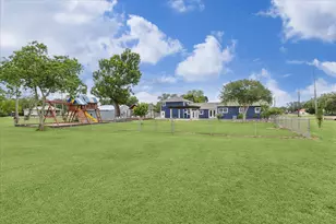 9203 Avenue G, Liverpool, TX 77577 - Photo 36