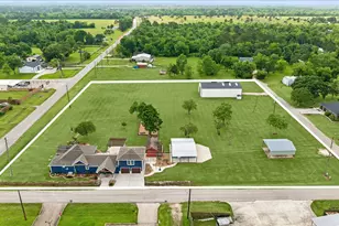 9203 Avenue G, Liverpool, TX 77577 - Photo 2