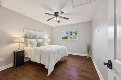 9203 Avenue G, Liverpool, TX 77577 - Photo 16