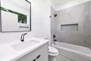 319 N Nagle St, Houston, TX 77003 - Photo 36