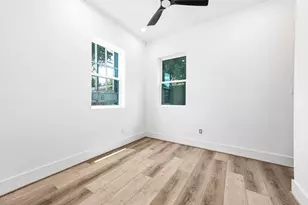 319 N Nagle St, Houston, TX 77003 - Photo 4