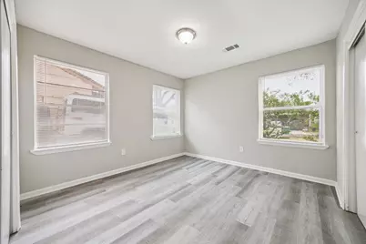 5835 Kenilwood Drive, Houston, TX 77033 - Photo 4