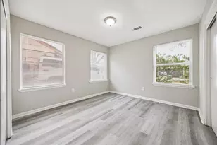 5835 Kenilwood Dr, Houston, TX 77033 - Photo 4