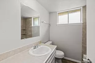 122 W Havner Ln, Houston, TX 77037 - Photo 8