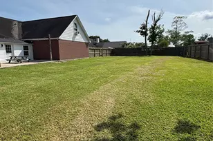211 Oaks Grande Dr, Baytown, TX 77523 - Photo 18