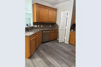 211 Oaks Grande Drive, Baytown, TX 77523 - Photo 2