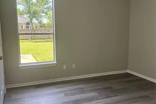 211 Oaks Grande Dr, Baytown, TX 77523 - Photo 6
