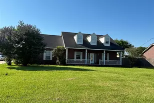 211 Oaks Grande Dr, Baytown, TX 77523 - Photo 1