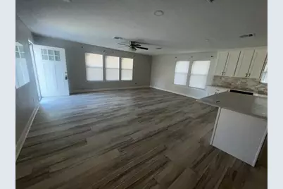 807 Erin Street, El Campo, TX 77437 - Photo 4