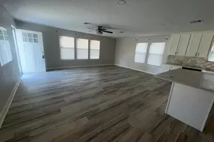 807 Erin St, El Campo, TX 77437 - Photo 4