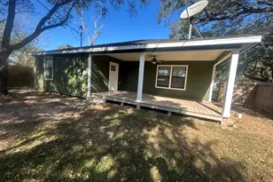 807 Erin St, El Campo, TX 77437 - Photo 2