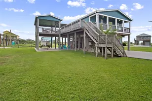 983 Driftwood Dr, Crystal Beach, TX 77650 - Photo 2