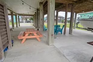 983 Driftwood Dr, Crystal Beach, TX 77650 - Photo 30