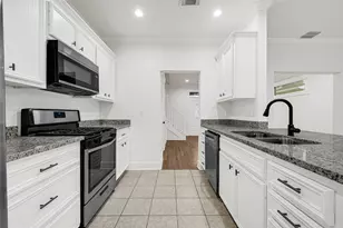 919 W 25th St, Houston, TX 77008 - Photo 8