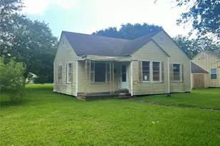 2240 Oaklawn Ave, Port Arthur, TX 77642 - Photo 2