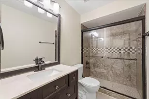2635 Shady Acres Ct, Houston, TX 77008 - Photo 24