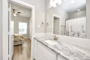 9016 Lonestar River Ln, Houston, TX 77080 - Photo 16