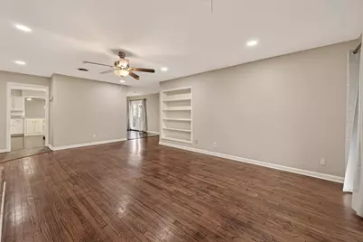 10645 Oak Brook Dr, Houston, TX 77013 - Photo 6