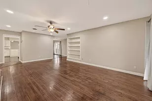 10645 Oak Brook Dr, Houston, TX 77013 - Photo 6