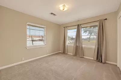 10645 Oak Brook Dr, Houston, TX 77013 - Photo 20