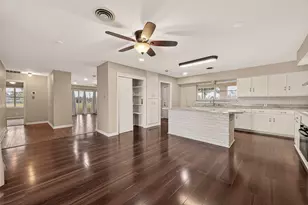 10645 Oak Brook Dr, Houston, TX 77013 - Photo 8