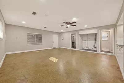 10645 Oak Brook Dr, Houston, TX 77013 - Photo 14