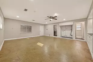 10645 Oak Brook Dr, Houston, TX 77013 - Photo 14