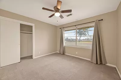 10645 Oak Brook Dr, Houston, TX 77013 - Photo 18