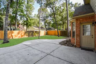 202 W Sterling Pond Cir, The Woodlands, TX 77382 - Photo 4