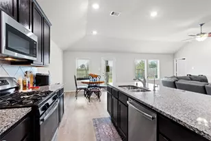 1243 Steed Bluff Dr, Alvin, TX 77511 - Photo 8