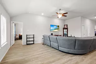 1243 Steed Bluff Dr, Alvin, TX 77511 - Photo 6