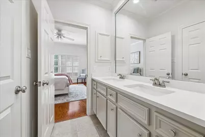 1419 W Hilshire Park Drive, Houston, TX 77055 - Photo 22