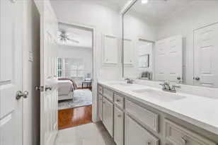 1419 W Hilshire Park Dr, Houston, TX 77055 - Photo 22