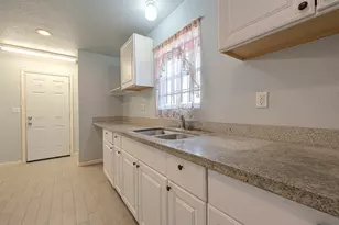 4813 Pederson St, Houston, TX 77033 - Photo 8