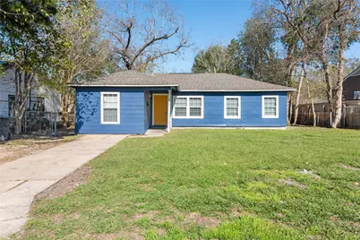 5825 Southurst Street, Houston, TX 77033 - Photo 1
